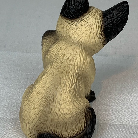 Vintage 1983 Global Art Harvey Knox Kingdom Siamese Cat Figurine With Blue Eyes - Picture 4 of 6